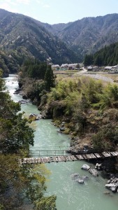 壊れた吊り橋